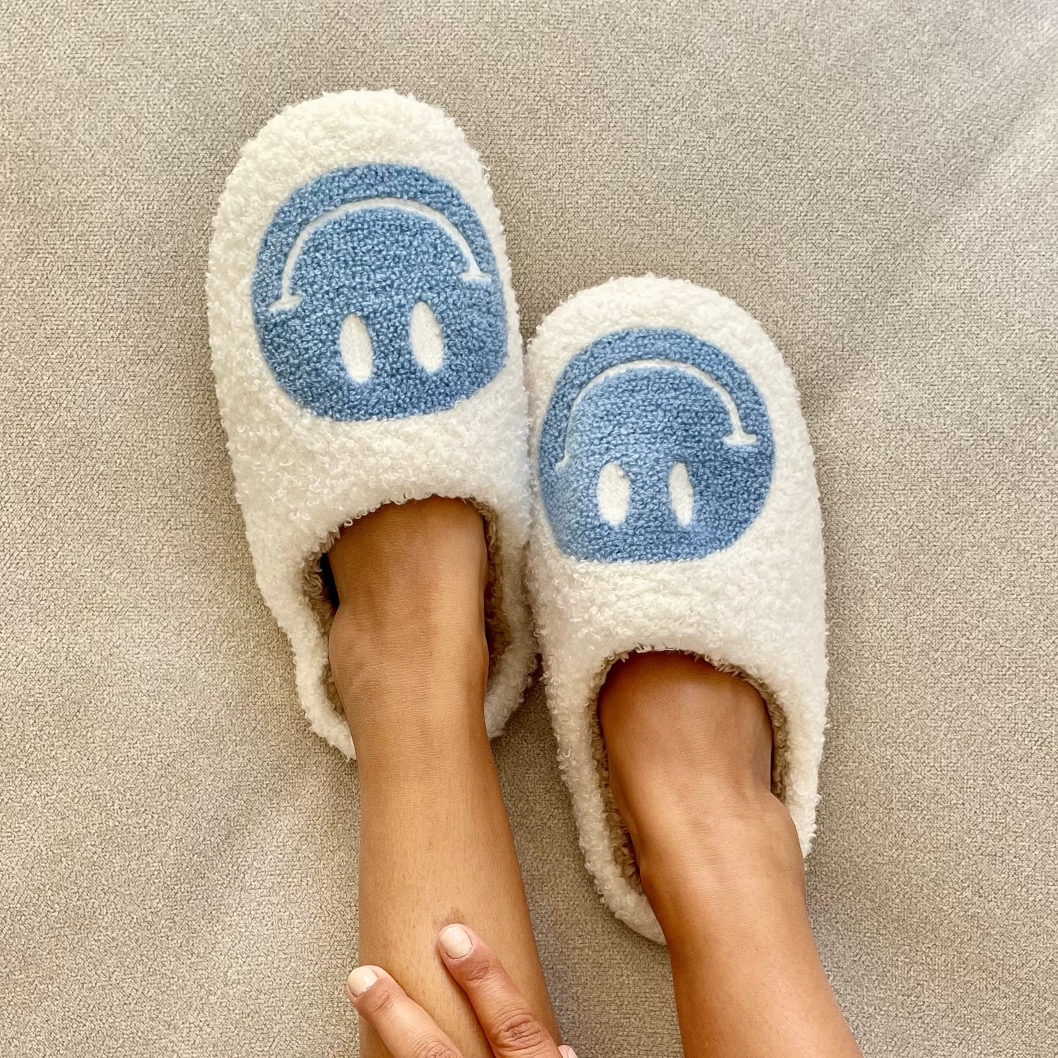 Blue Smiley Plush Slippers | Size 7-8 - BOXFOX